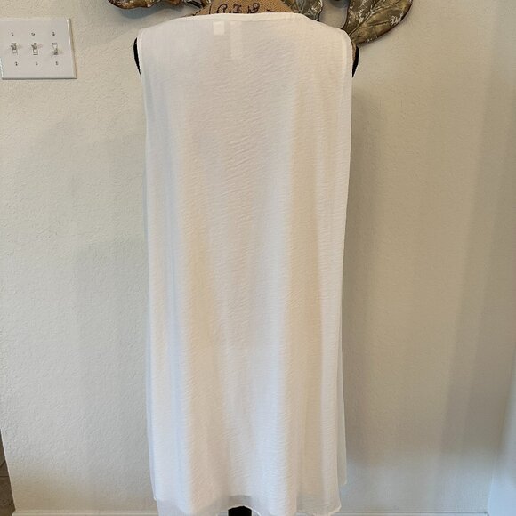 Tacera White Sleeveless Shift Dress w/ Gold Accent (2X) - Picture 3 of 4